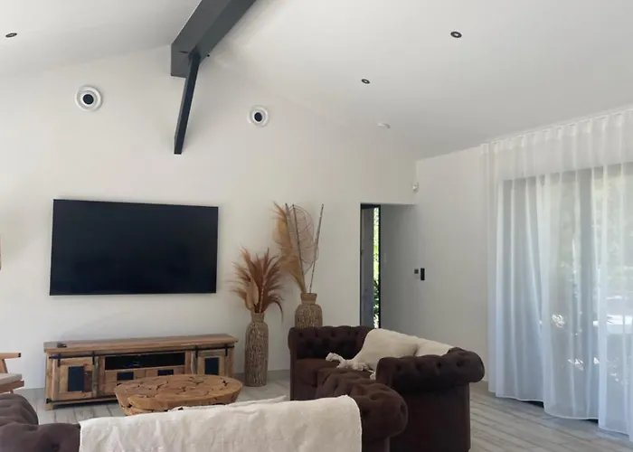 La Des Chenes Villa *